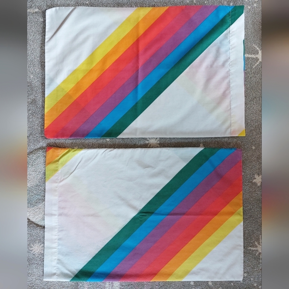 2 Vintage Thomaston Rainbow Pillowcases❤️‍🔥 🌈